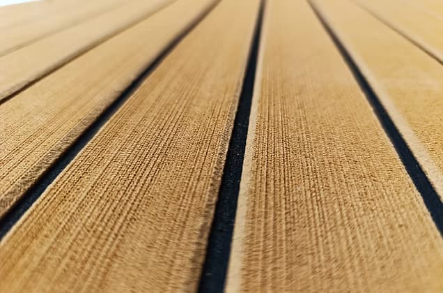 Dopasowana podłoga EVA na pokładzie jachtu